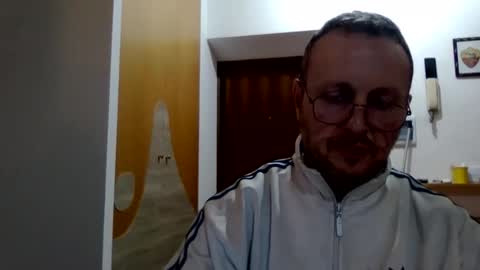 Snapshot of modesto1969 chatting on 12/19/25, 08:38 modesto1969 online show from 12/19/25, 08:38