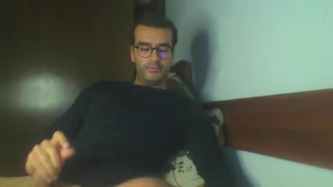 Snapshot of mohamed44j chatting on 03/23/26, 03:32 Hannibal online show from 03/23/26, 03:32