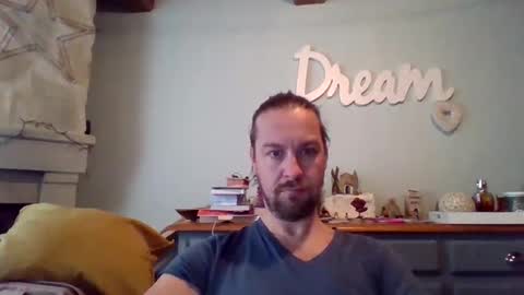 Snapshot of moi9876543210 chatting on 01/08/25, 02:03 Julien online show from 01/08/25, 02:03