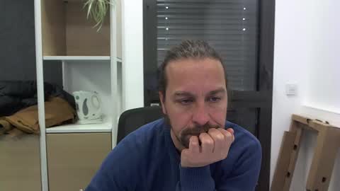 Snapshot of moi9876543210 chatting on 01/30/25, 12:06 Julien online show from 01/30/25, 12:06