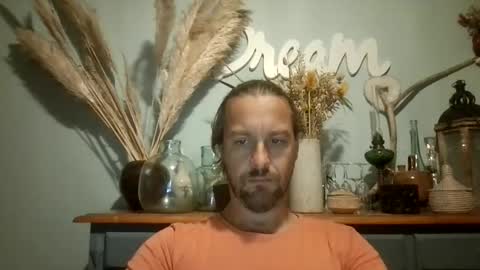 Snapshot of moi9876543210 chatting on 09/19/25, 10:21 Julien online show from 09/19/25, 10:21