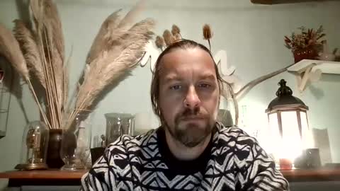 Snapshot of moi9876543210 chatting on 11/14/25, 09:13 Julien online show from 11/14/25, 09:13