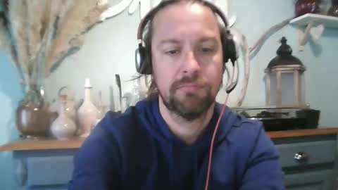 Snapshot of moi9876543210 chatting on 03/05/26, 09:05 Julien online show from 03/05/26, 09:05