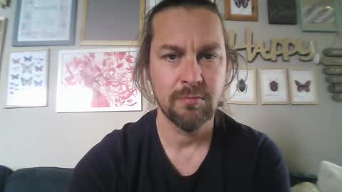 Snapshot of moi9876543210 chatting on 03/17/26, 01:25 Julien online show from 03/17/26, 01:25