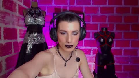 Snapshot of moira_hot chatting on 03/29/26, 06:30 moira_hot online show from 03/29/26, 06:30