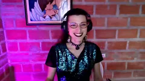 Snapshot of moira_hot chatting on 06/27/26, 04:06 moira_hot online show from 06/27/26, 04:06