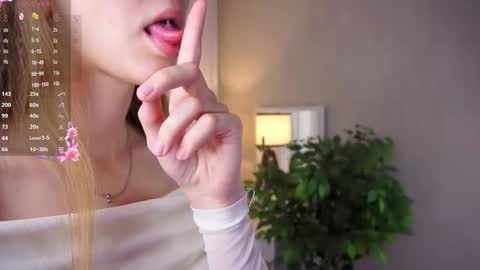 Laura online show from 09/26/25, 11:03