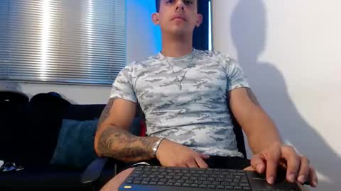 Snapshot of moises_paez chatting on 02/16/25, 10:21 Moises Paez online show from 02/16/25, 10:21