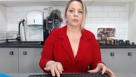 erika online show from 01/31/25, 08:32