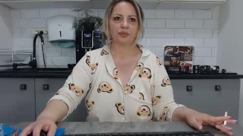 erika online show from 02/02/25, 08:13