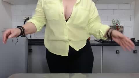 erika online show from 02/06/25, 10:26