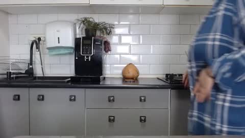 erika online show from 02/07/25, 11:56