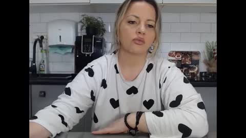 erika online show from 02/14/25, 08:31