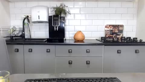 erika online show from 03/04/25, 10:13