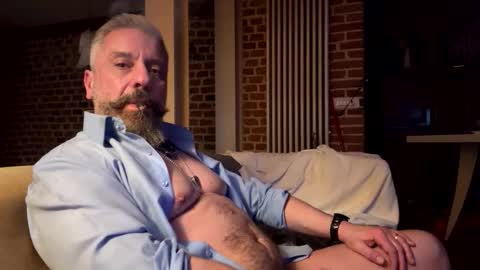 molitsrymale69 online show from 12/03/25, 02:26