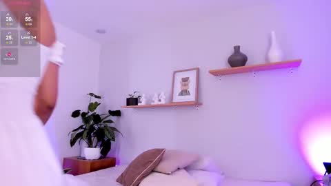 M o L l i E  online show from 02/21/25, 11:01