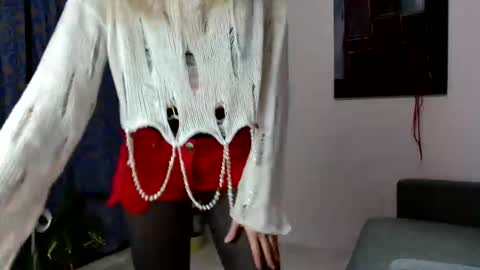 Snapshot of molliart chatting on 02/17/26, 07:31 molliart online show from 02/17/26, 07:31