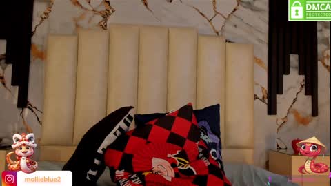 Snapshot of molliebue1 chatting on 01/31/25, 09:48 Hey Guys  Im Mollie online show from 01/31/25, 09:48