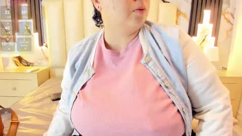 Snapshot of molliebue1 chatting on 02/16/25, 12:10 Hey Guys  Im Mollie online show from 02/16/25, 12:10