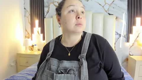 Snapshot of molliebue1 chatting on 02/23/25, 02:29 Hey Guys  Im Mollie online show from 02/23/25, 02:29
