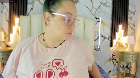 Snapshot of molliebue1 chatting on 09/27/25, 12:32 Hey Guys  Im Mollie online show from 09/27/25, 12:32