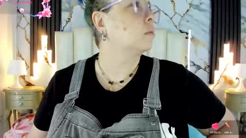 Snapshot of molliebue1 chatting on 10/08/25, 12:36 Hey Guys  Im Mollie online show from 10/08/25, 12:36