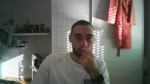 Snapshot of mollo20 chatting on 10/27/25, 01:59 mollo20 online show from 10/27/25, 01:59