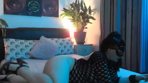 Molly online show from 10/08/25, 10:07