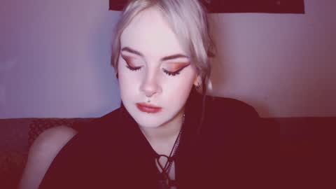 Snapshot of molly_crow chatting on 02/26/25, 01:21 Molly Crow online show from 02/26/25, 01:21