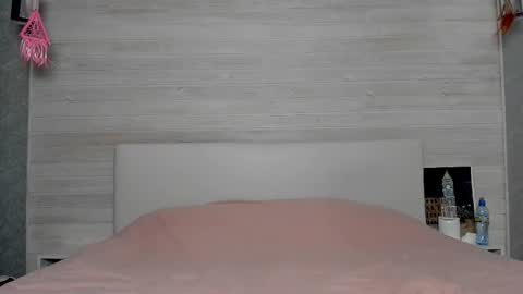 Molly Hunt online show from 09/15/25, 02:55