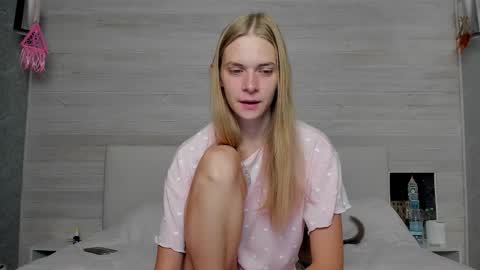 Molly Hunt online show from 09/29/25, 04:17