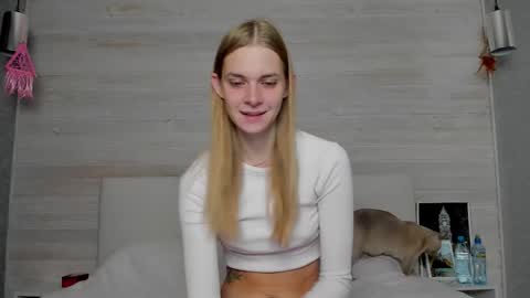 Molly Hunt online show from 10/20/25, 03:18