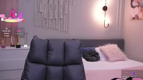 Molly online show from 09/19/25, 01:07