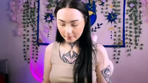 Snapshot of molly_kisss chatting on 04/15/26, 05:03 molly_kisss online show from 04/15/26, 05:03