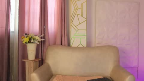   MOLLY   online show from 12/04/24, 04:49