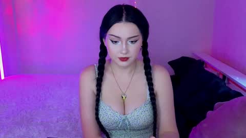molly_millerr online show from 12/11/24, 10:14