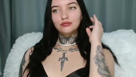 Lina online show from 12/18/24, 09:36