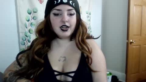 Snapshot of molly_moonxxx chatting on 11/26/25, 11:44 molly_moonxxx online show from 11/26/25, 11:44