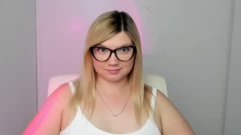 Molly online show from 09/12/25, 11:32