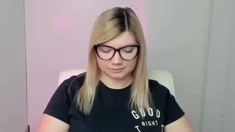 Molly online show from 09/30/25, 11:48