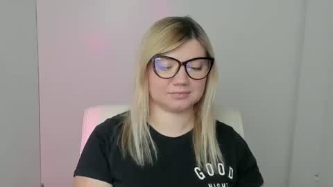 Molly online show from 10/03/25, 11:51