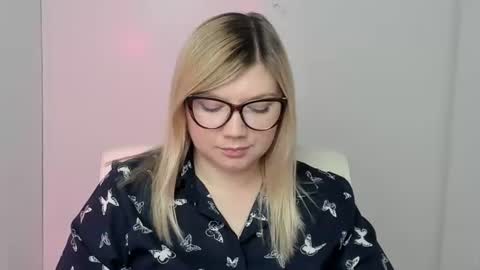 Molly online show from 10/12/25, 12:26