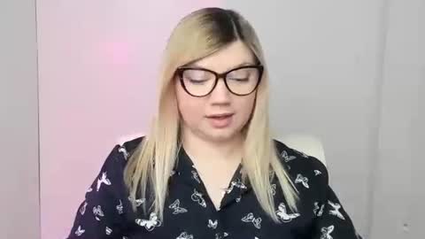 Molly online show from 10/17/25, 11:57