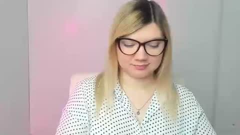 Molly online show from 10/25/25, 06:21