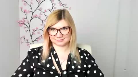 Molly online show from 02/05/26, 03:16