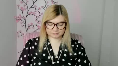 Snapshot of molly_moree chatting on 04/21/26, 11:38 Molly online show from 04/21/26, 11:38