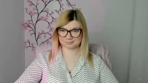 Snapshot of molly_moree chatting on 04/23/26, 12:29 Molly online show from 04/23/26, 12:29