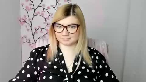 Snapshot of molly_moree chatting on 04/26/26, 11:41 Molly online show from 04/26/26, 11:41