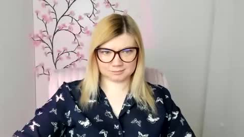 Snapshot of molly_moree chatting on 04/28/26, 11:37 Molly online show from 04/28/26, 11:37