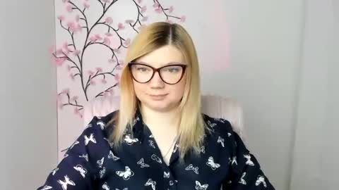 Snapshot of molly_moree chatting on 04/29/26, 11:36 Molly online show from 04/29/26, 11:36